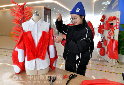 浙纺服院服装数字化“未来工厂”亮相宁波时尚节，引领智能时尚新未来